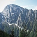 Sull’altro lato del solco della Val Schiesone, la selvaggia parete nord del Pizzo di Prata (m 2727).