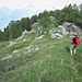 Arrivati sul crinale che divide la Val Schiesone dalla Val Bregaglia, si segue sempre il sentiero (ben segnato) verso est.