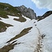Abstieg in Richtung Teselalp (immer wieder Schneefelder)