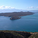 Die beiden Spinalonga-Inseln: vorne "Kalidou" (häufig wird diese Insel mit der Festung und der Lepra-Siedlung als Spinalonga bezeichnet); hinten Spinalonga Peninsula. Foto aufgenommen am 12.9.2010 anlässlich meiner Tour um das Kap "Agios Ioannis"