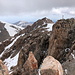 Pik Chimbulachka (Пик Чимбулачка) - Blick zum "beschilderten" Gipfel. Links ist der  Pik Bashuta (Пик Башута, Başuta şıñı / Башута шыңы) zu sehen.