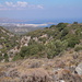 In der Ferne sieht man das Städtchen Agios Nikolaos