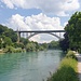 Kornhausbrücke in Bern<br /><br />Die Kornhausbrücke ist eine Strassenbrücke in der schweizerischen Bundesstadt Bern. Sie überspannt das Flusstal der Aare und verbindet die Altstadt im Stadtteil I mit den nördlich gelegenen Quartieren Altenberg, Spitalacker und Breitenrain des Stadtteils V.