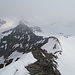 Abstieg zum Gletscher. Harmlos und teilweise mit Drahtseil entschärft.