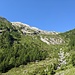 La Val Piodella nei pressi dell'Alpe Valle di Sotto; il sentiero risale tra gli abeti sul lato destro della valle