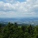 Beste Sicht gab es heute nicht, aber zum Erkennen der Bayerwaldberggrößen hat es gereicht (Sicht vom Aussichtsturm) 