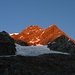 Das Sustenhorn 3503m erhält die ersten Sonnenstrahlen 