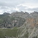 Blick von der Großen Cirspitze nach Norden. Hinten, halb in den Wolken, der Sas Rigais, den ich einige Tage vorher auch bestiegen hatte ([tour180243 Tourenbericht]).