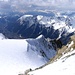 Knapp unter dem Gipfel der Aiguille des Grand Montets: Blick auf Chamonix