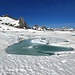 der große See am Gerenpass ist im Moment noch weitestgehend durch Firn und Eis bedeckt