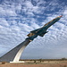 In Balkash (Балқаш, Балхаш) - Am nördlichen Ortseingang grüßt eine MiG-21: Da fühlt man sich fast wie "[https://www.hikr.org/gallery/photo545464.html?post_id=37998 zu Hause]" ;-)