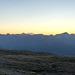 Blick in die Hohen Tauern kurz vor Sonnenaufgang knapp unter dem Gipfel des Toblacher Pfannhorns
