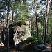 Hrad Kavčiny, Brückenauflager und Torfelsen