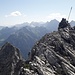 Nur noch halbe: Gipfelsteinmann mit fahnenloser Fahnenstange