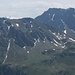 Links der Gipfelgrat des Schusterkogels, wo es ordentlich runterpfeifen soll