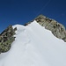 Der Gipfelaufbau ist sehr steil, im Schnee einige wenige Meter über 50°.