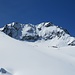 Zoomaufnahme zum namenlosen Berg mit 3149m Höhe