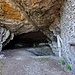 Das Schafloch ist ursprünglich eine natürliche Höhle gewesen, in deren vorderem Bereich (angeblich) bis zu 1000 Schafe Platz gefunden haben, wenn ihnen das Wetter mal nicht zugesagt hat - daher der Name. 