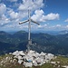 Das eigenwillige Gipfelkreuz am Jôf di Miezegnot.