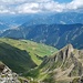 Blick vom Oberhorn zum Unterhorn, in der Tiefe Tenna und Chur