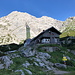 An der Hesshütte - Das erste Etappenziel auf 1.699 m (um nicht 1.700 m zu sagen;-) ist erreicht. 