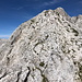 Im Aufstieg zum Hochtor (Josefinensteig) - Nun ist die Schulter auf dem südöstlichen Gratrücken erreicht. Hinten lugt der Gipfel hervor.