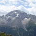 Auf dem Gipfelpunkt des Cuolm da Latsch mit Blick zum Piz Ela.
