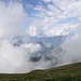 Bei der Gipfelpause am Sassauna muss ich mich mit ein paar kurzen Wolkenfenstern begnügen.
