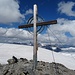 Gipfelkreuz Weißseespitze, links neben dem Kreuz ist die Wildspitze zu sehen