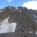 Abstieg von der Weißseespitze; der italienische Bergsteiger zweigt in der Scharte zur Südtiroler Seite hin ab...