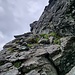 Schräge Rampe links hinauf auf ca. 2940m Höhe, markiert mit Steinmannli