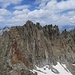Visavis der 11 m höhere Piz Vadret mit dem stattlichen Gipfelsteinmann
