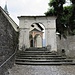 Il portale che da accesso al sagrato della chiesa di Santa Maria.