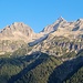 <b>In località Stabbiascio (1911 m) si gode di una vista meravigliosa sulle imponenti montagne del versante sinistro della Val Bedretto. </b>
