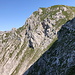 Im Abstieg zur Klinke-Hütte - Rückblick südwestlich des Kalbling-Gipfelaufbaus. Im Schatten ist auch ein Stück des Weges zu erahnen.