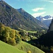 Blick vom Parkplatz zum schön gelegenen Dorf Gramais, kleinste Gemeinde Tirols