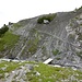Der steile Flankenweg hinunter an den Ducanbach