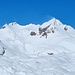<b>La Punta di Valrossa (2968 m) vista dalla Rupe del Gesso (foto del 4.4.2023).</b>