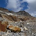 Im Anstieg neben einer Stufe von Gletscherschlifffelsen Richtung Punta di Boccareccio
