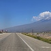 Tag 2 (21.7.) :<br /><br />Bei der Rückfahrt wenige Kilometer vor der iranischen Grenze nach Doğubayazıt. zeigte sich stets der mächtige Büyük Ağrı Dağı (Ararat; 5137m) rechts der Schnellstrasse.