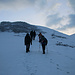 Tag 6 (25.7.):<br /><br />Obwohl wir Steigeisen dabei hatten, benötigten wir diese nicht auf dee Gipfeleiskappe und den verstreutenen Restschneefeldern darunter. Der Schnee war so früh auch gefroren und bequem ohne Einsinken begehbar.