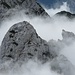 Mystisch lugt die Mittlere Arnspitze (2091 m) aus dem Wolkengebräu.