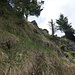 Aufstieg Gras- und Felsschrofenflanke Zahn Ostgipfel. Stellen II/UIAA.<br />Der Aufschwung ist tatsächlich steiler als es auf dem Foto wirkt.