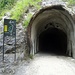 Tunnel zwischen Besucherzentrum und Gondel