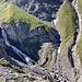 eindrücklicher Wasserfall des Alteinbaches - und ebensolchen steilen Geländerunsen