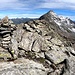 <b>Omino di vetta della Cima de Val Loga (3005 m).</b>