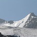 Das Hohbärghorn ist einer der Berge, an denen ich die Gletscherschmelze am meisten erkenne. Früher war die gesamte Flanke eine Eiswand, jetzt ist es nur noch ungefähr die Hälfte. In einigen Jahren wird es im Sommer eher dem Dürrenhorn ähneln. 