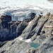 Schwer zugängliches Bergseeli beim Eisrand des Claridenfirns