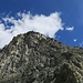 Im Abstieg erhebt sich die Polaschin Nordwand wieder bedrohlich über der Route
