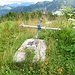 La croce di vetta del Monte Sesilis: modesta la cima, modesta la croce.